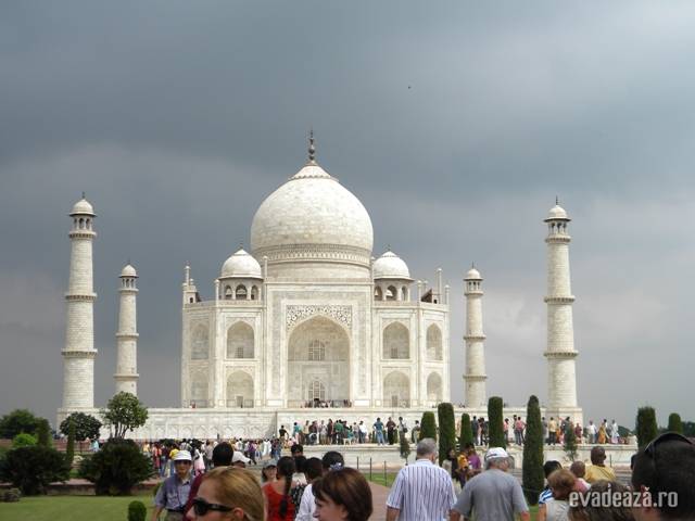 Taj Mahal - Giuvaerul iubirii