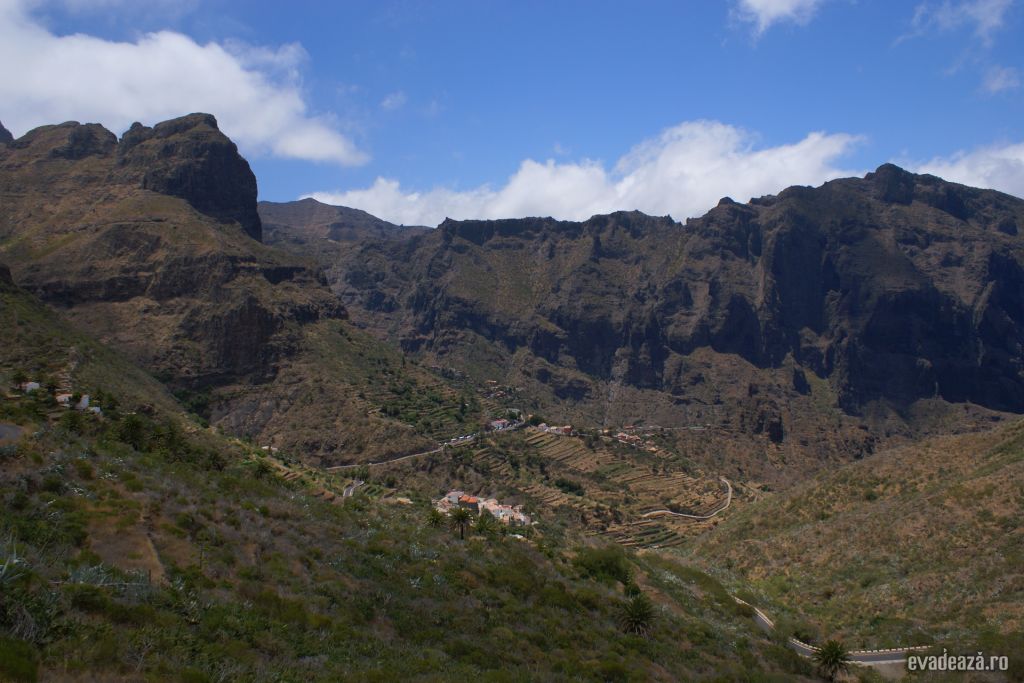 Satul adormit, Masca | 1