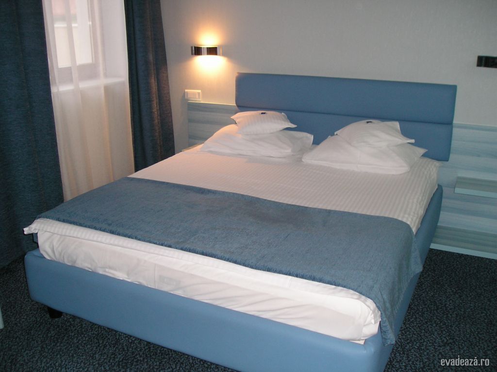 Continental Forum | 4