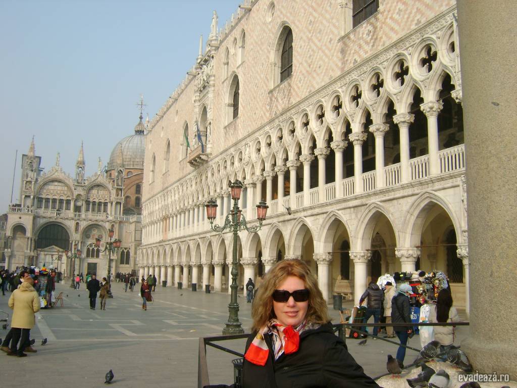 Langa Palatul Dogilor