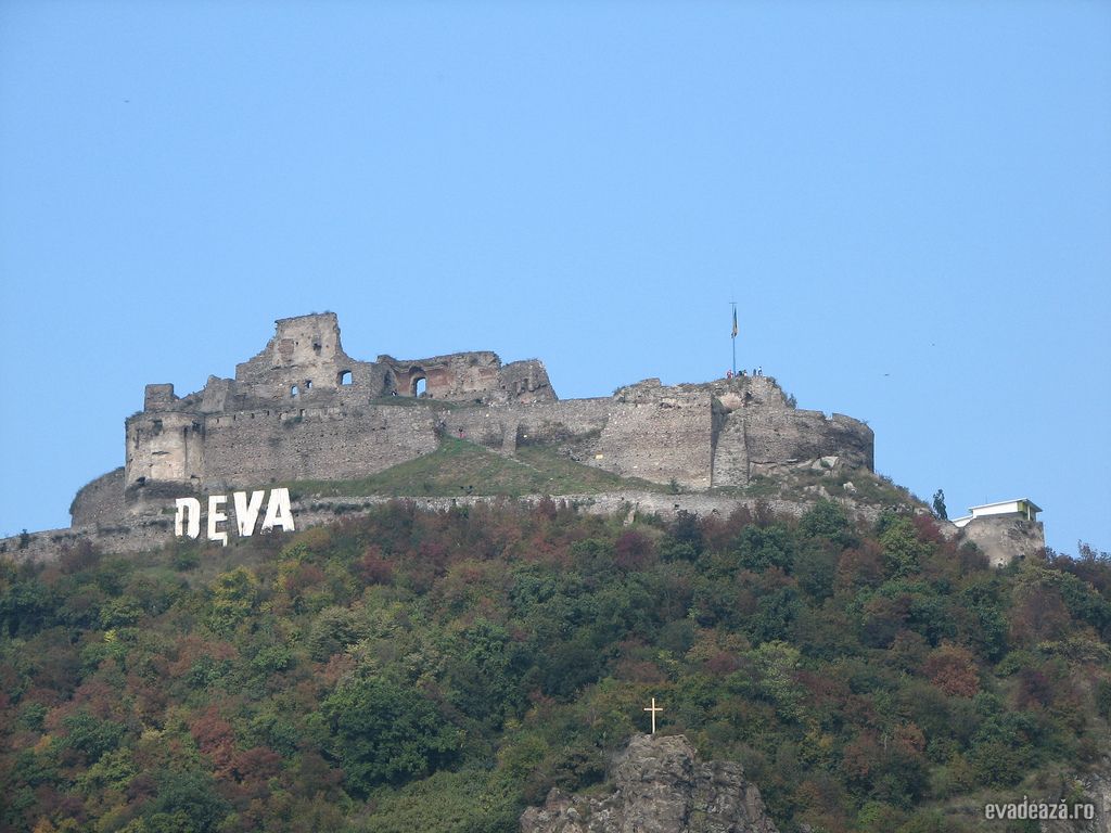 Cetatea deva de la poale
