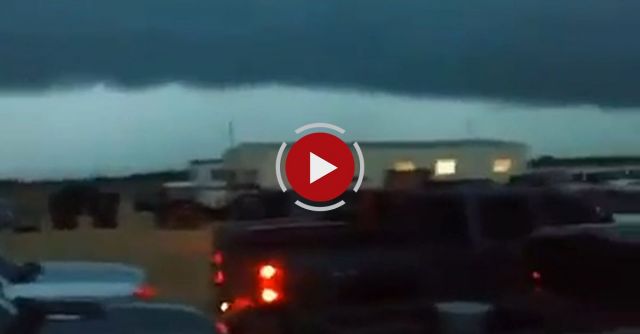 Powerful Lightning Strike Caught On Camera