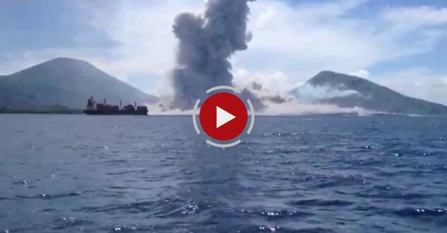 Massive Shockwave After Volcano Eruption