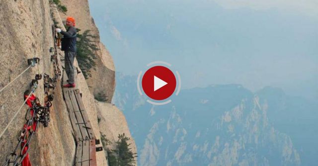 Huashan Cliffside Path 