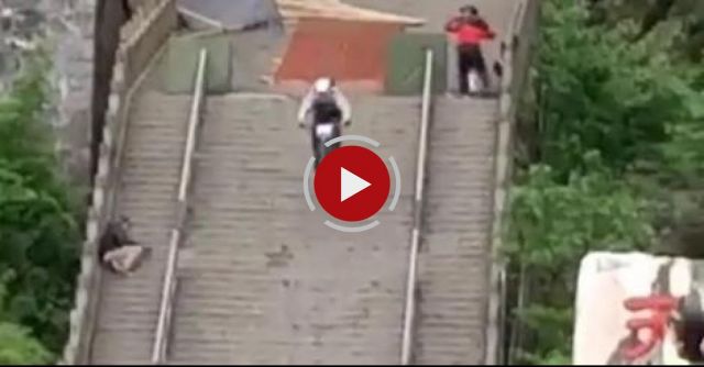 Kelly McGarry Crashes Hard In China