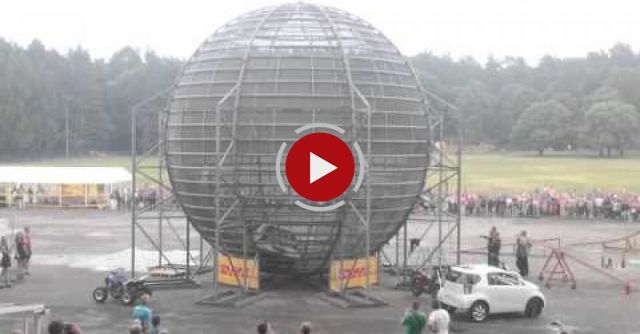 12 Death Loops In The Biggest Cage In The World!