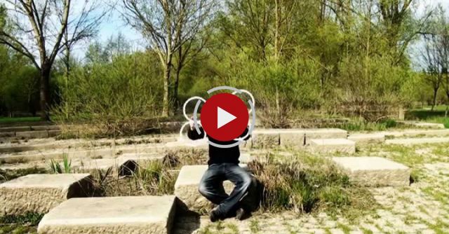 Juggler Creates Awesome Optical Illusion