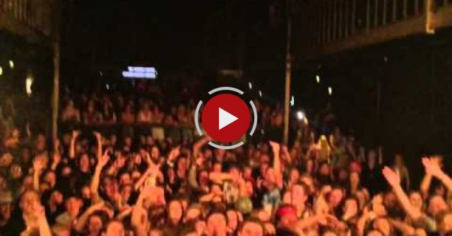 WHEN U TROLL THE ENTIRE CROWD.