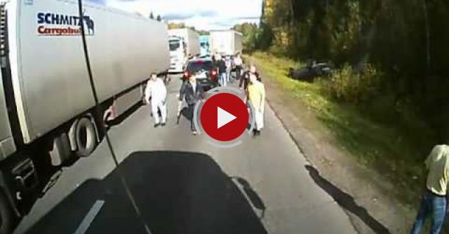 Russian Truckers Vs Highway Bandits