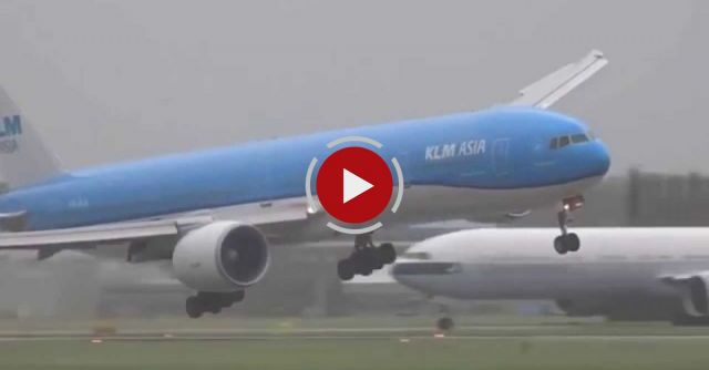 Incredible Landing Of Boeing 777