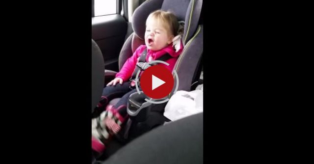 Hilarious 2 Year Old Girl Lip Sync To Talyor Swift's Shake It Off.