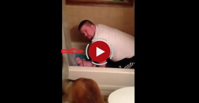 Baby And Daddy Bath Time !! Daddy Caught Off Guard