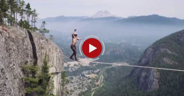 World Record Free Solo - Insane Slacklining!