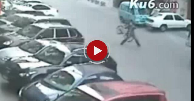 Chinese Man Throws Bicycle At Thieves On Scooter!