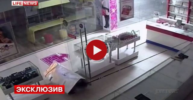 Epic Robbery Of Jewelry Store 