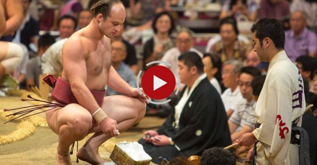 This Muscular White Man Enters The Sumo Ring. What Happens Next Will Shock You