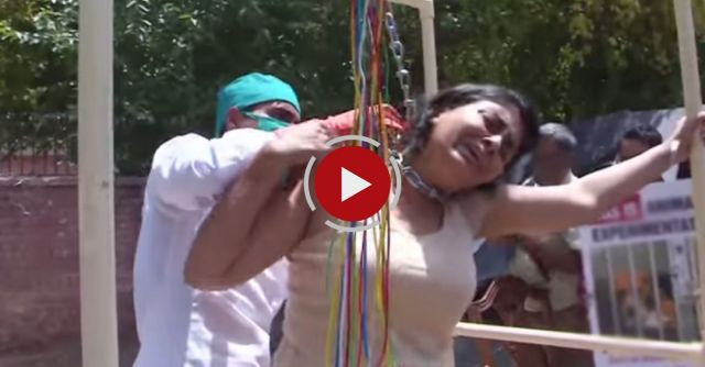 This Woman Was Tortured On The Street Of Delhi – Reason Will Shock You