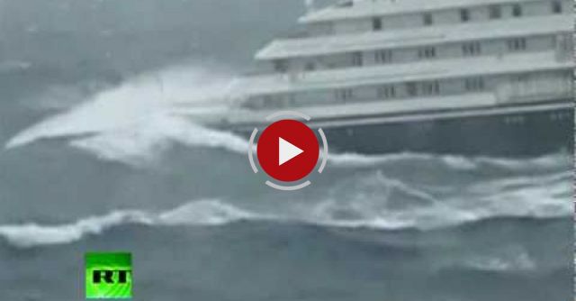 Dramatic Video Of Clelia II Antarctic Cruise Ship Slammed By Giant Waves