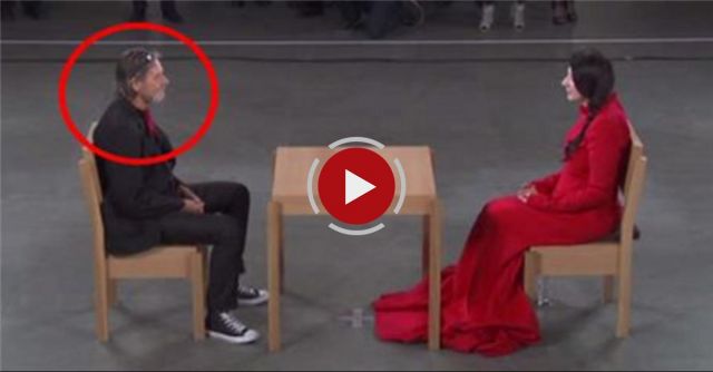 She Sits With Strangers, Then He Shows Up And Everything Changes. Now I Can’t Stop Crying!