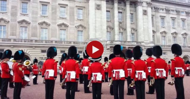 Game Of Thrones Theme Song Played By The Queen's Guards