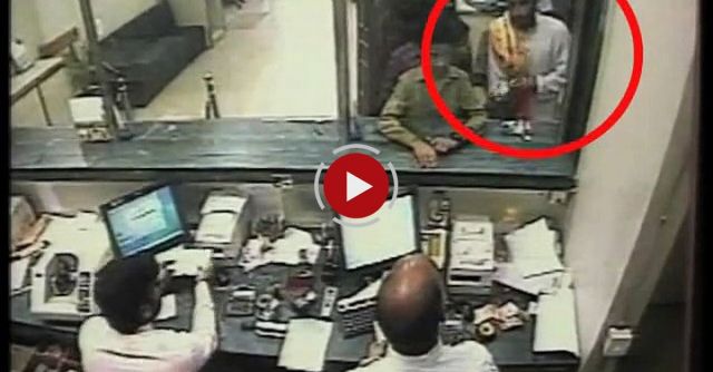 Karachi's Hilarious Bank Robbery