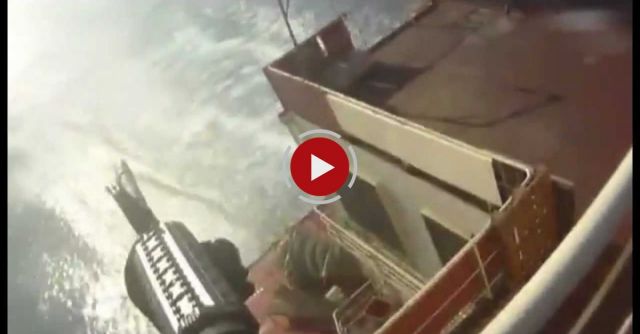 Private SECURITY Guards SHOOT Somali PIRATES