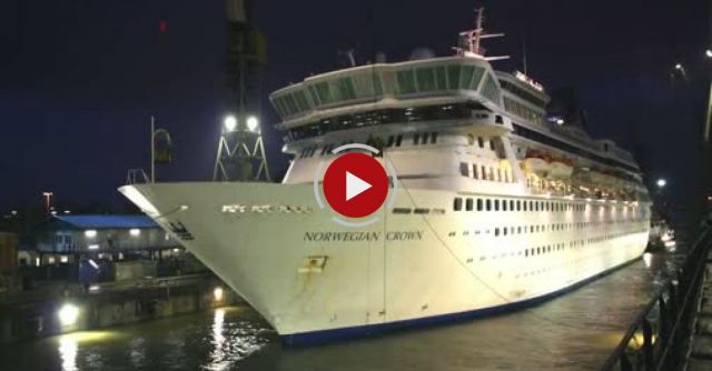 Cruise Ship Timelapse - Stretching It Like A Limo