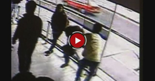  Thief Gets Run Over By Bus After Stealing Lady's Phone 