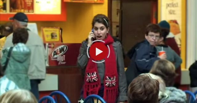 Christmas Food Court Flash Mob, Hallelujah Chorus