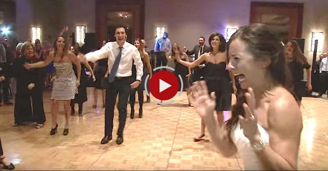Kelly Clarkson Flash Mob Wedding Surprise