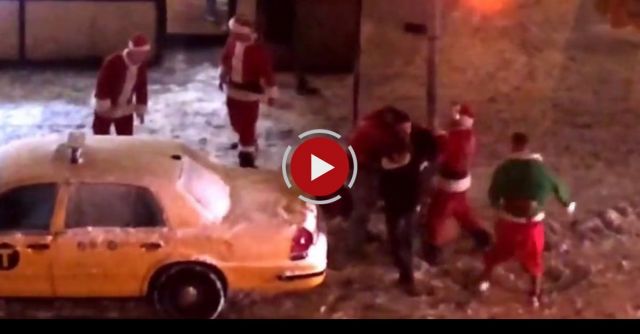 Santapocalypse - SantaCon 2013 NYC Santa Fight