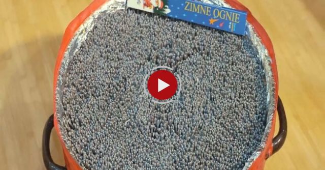 Ukrainian Lights Off 10,000 Sparklers For New Year