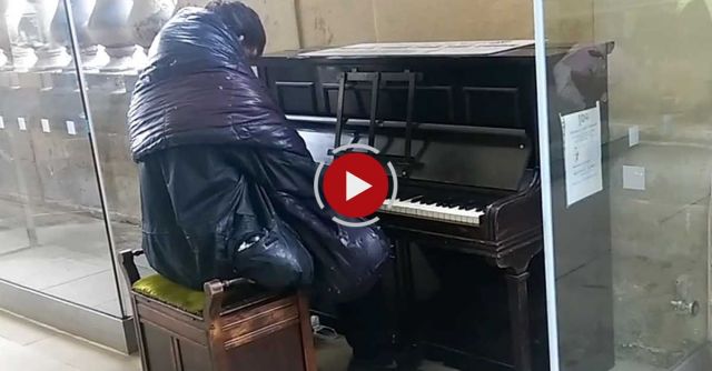 Homeless Man In Newcastle Plays Beethoven On Piano