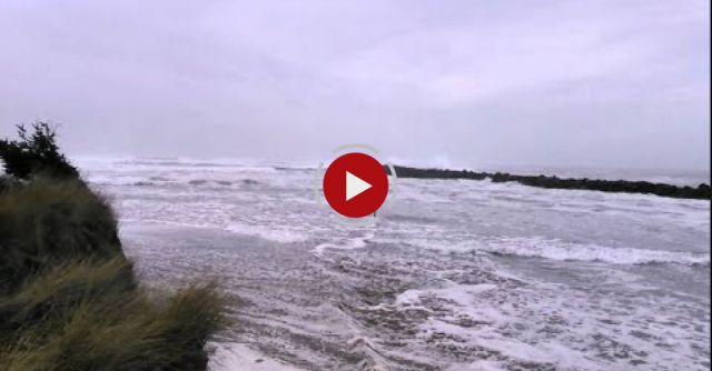 Sneaker Wave South Of Coos Bay: Caught On Camera