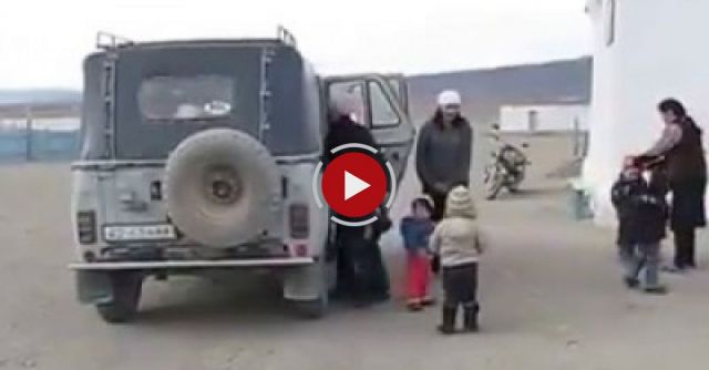 35 Kids Packed In One Car