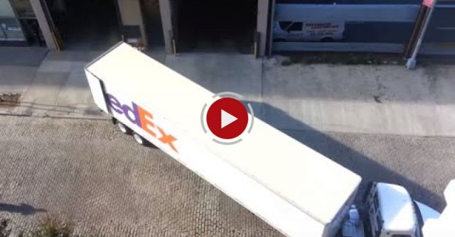 Fedex Truck Amazing Reverse Parking
