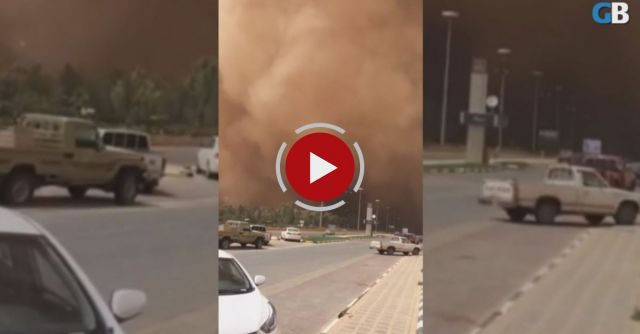 Sandstorm Hits Saudi Arabia, And Its Terrifying. 