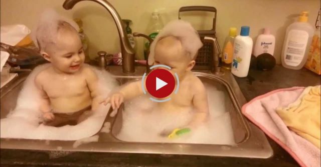 Twin Baby Bath Giggle Fest