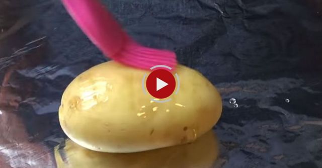 Quick Tips: Slow Cooker Baked Potatoes 