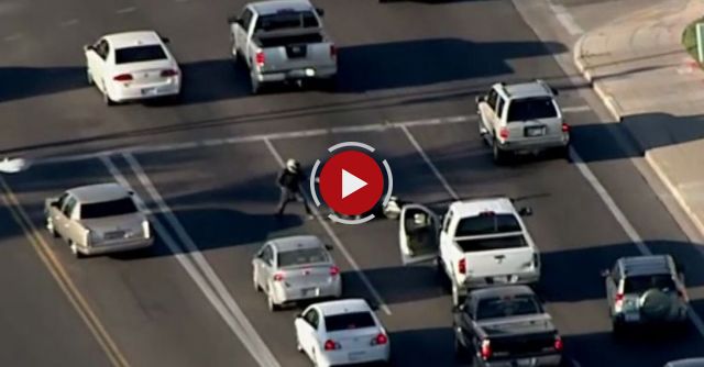 Criminal Flees Cops In Rush Hour Traffic And Tries To Hijack A Motorcycle