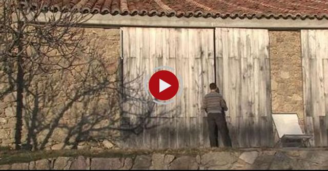 Abandoned Stable Becomes Off-grid, Luxurious Family Dream Home