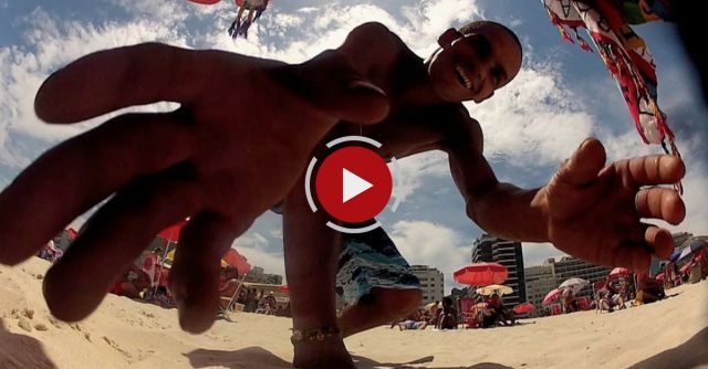 How To Avoid Losing Your Bag On The Beach