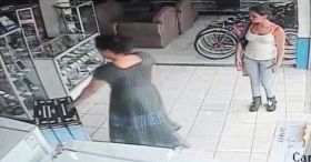 Woman Steals A Flat Screen Tv In 13 Seconds