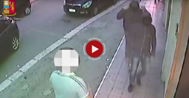 3 Robbers Walk Into A Store...