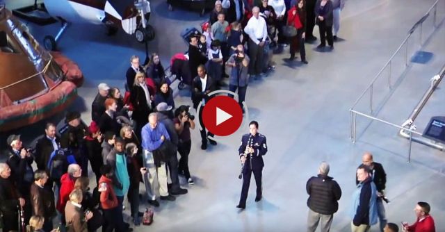 The USAF Band - 2014 Holiday Flash Mob