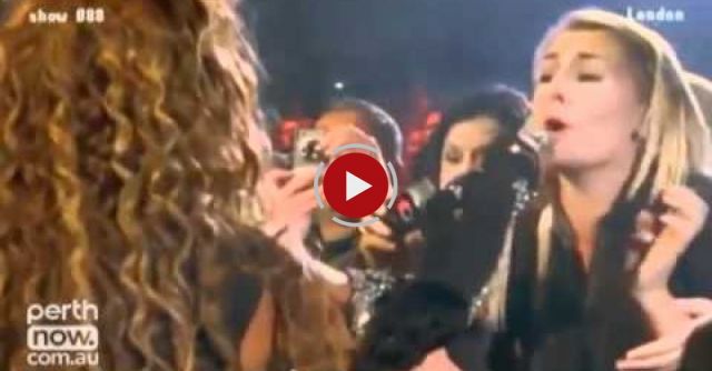Beyonce Hands The Microphone To One Of Her Audience