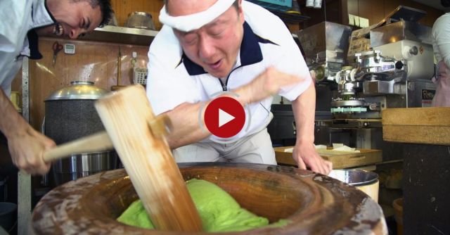 Pounding Mochi With The Fastest Mochi Maker In Japan