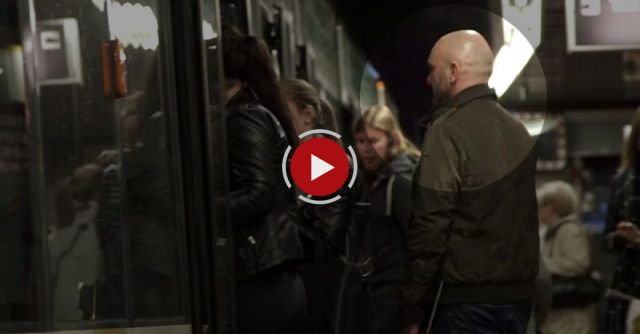 Coca-Cola: Happiness Starts With A Smile