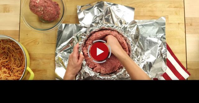 Giant Meatball Stuffed With Spaghetti | Eat The Trend