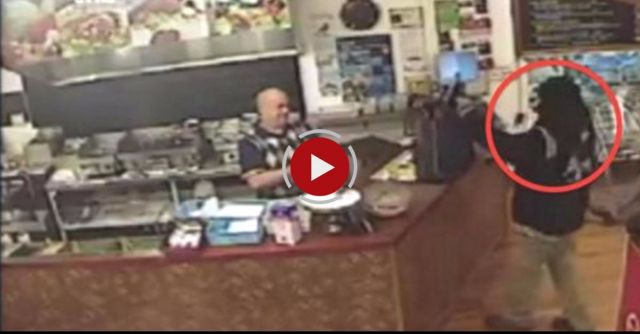 Robber Goes Into The Cafe, But Gets Ignored By The Staff. Watch What He Does Next!